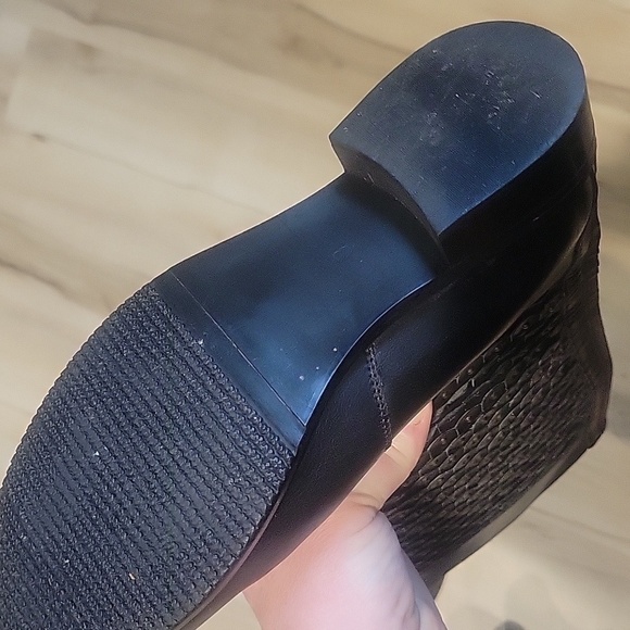 LUI CHUNG Black Leather Scallop Studded Tall Gladiator Style Boots 8. - Picture 8 of 9